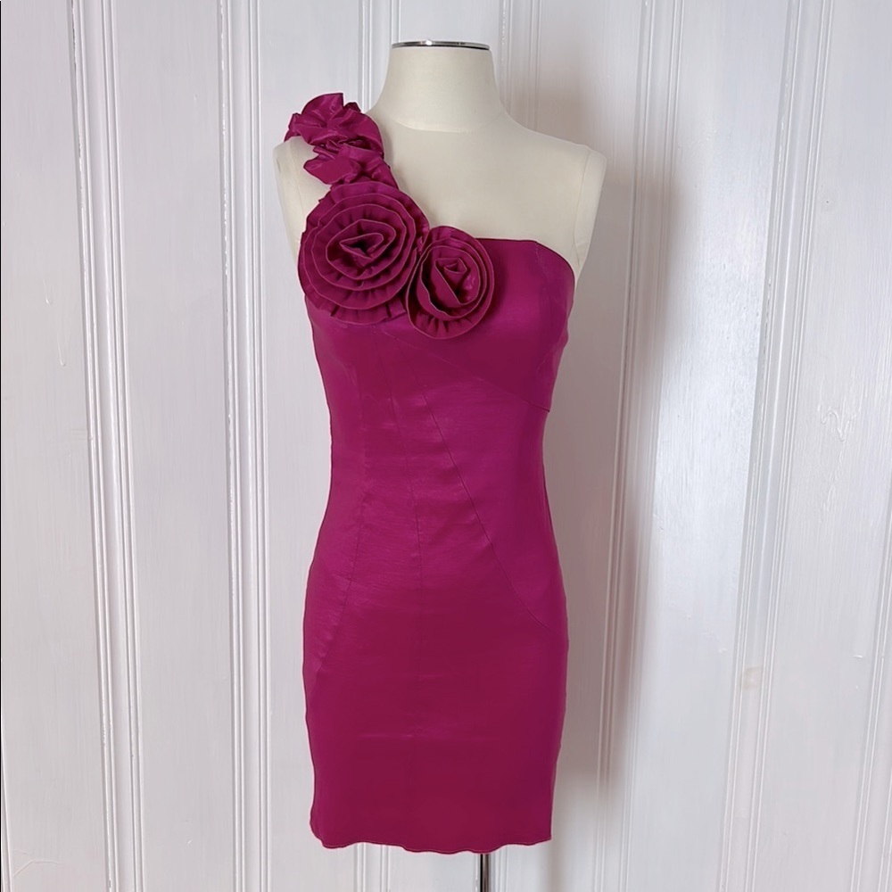 ROMEO & JULIET Fuchsia Pink One-Shoulder Taffeta Party Dress with Floral Accents
